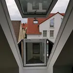 Dachzimmer Mit Kochecke Und Duschbad, Nahe Messe