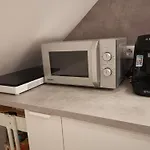 Dachzimmer Mit Kochecke Und Duschbad, Nahe Messe