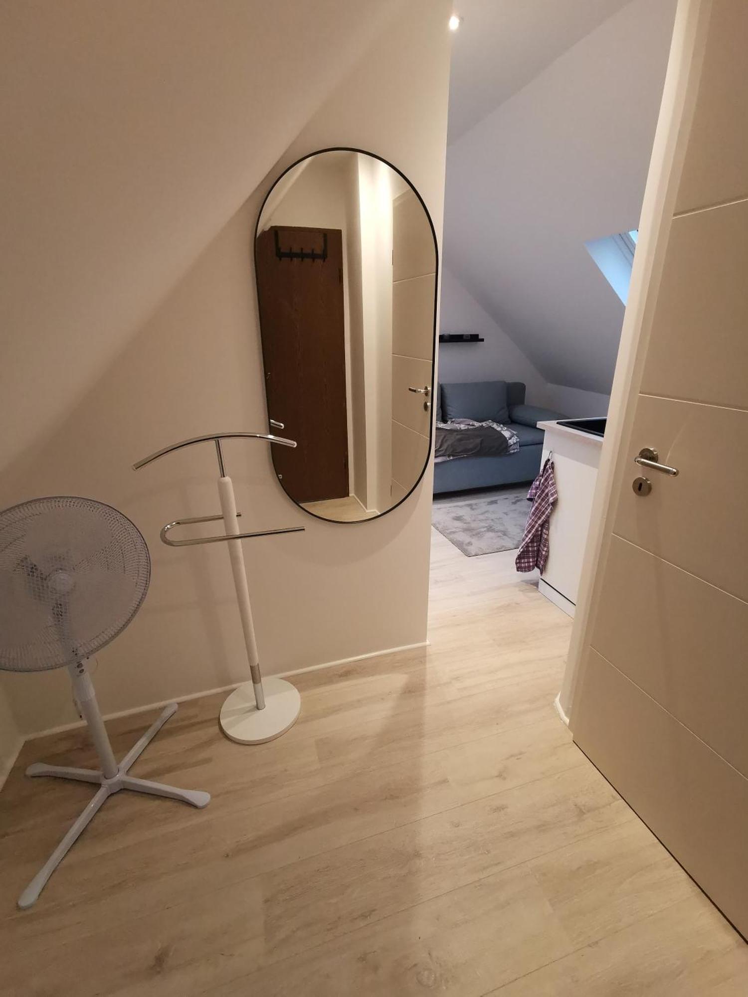 Dachzimmer Mit Kochecke Und Duschbad, Nahe Messe Apartment *