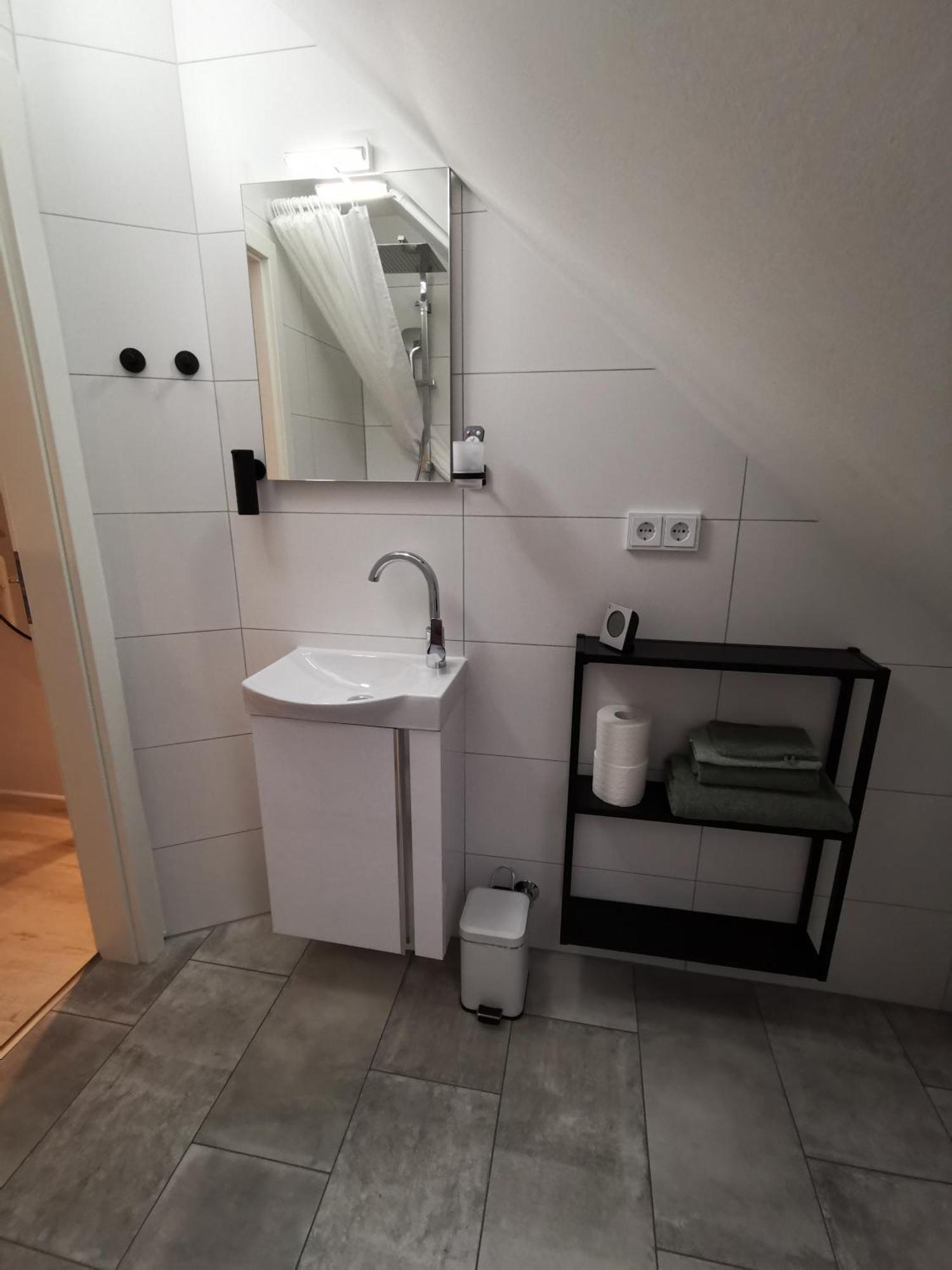 Apartment Dachzimmer Mit Kochecke Und Duschbad, Nahe Messe Hannover