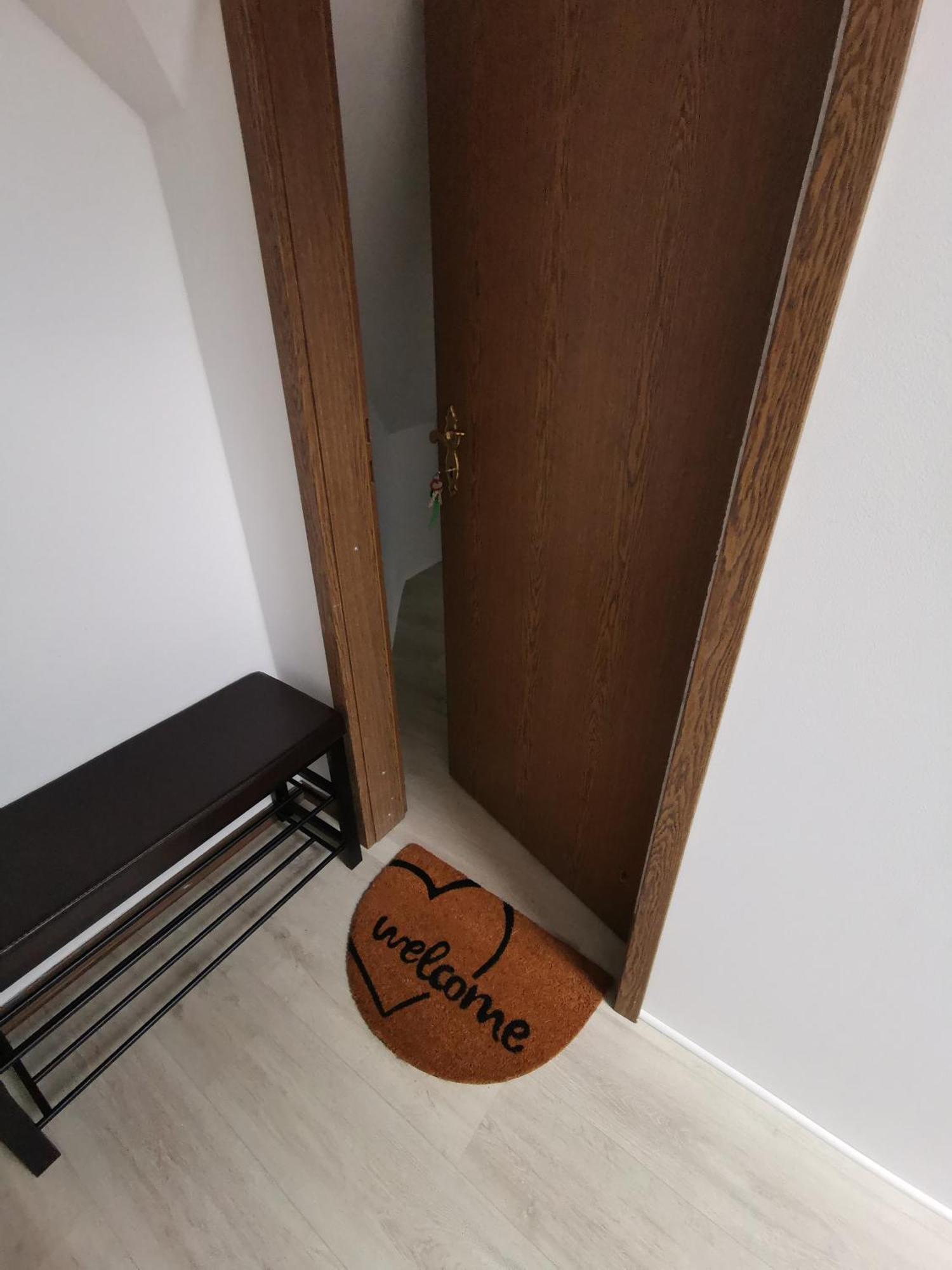 Apartment Dachzimmer Mit Kochecke Und Duschbad, Nahe Messe